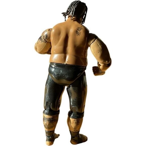 2004 WWE Umaga Jakks Adrenaline 22 Wrestling Action Figure 7" - Picture 2 of 3